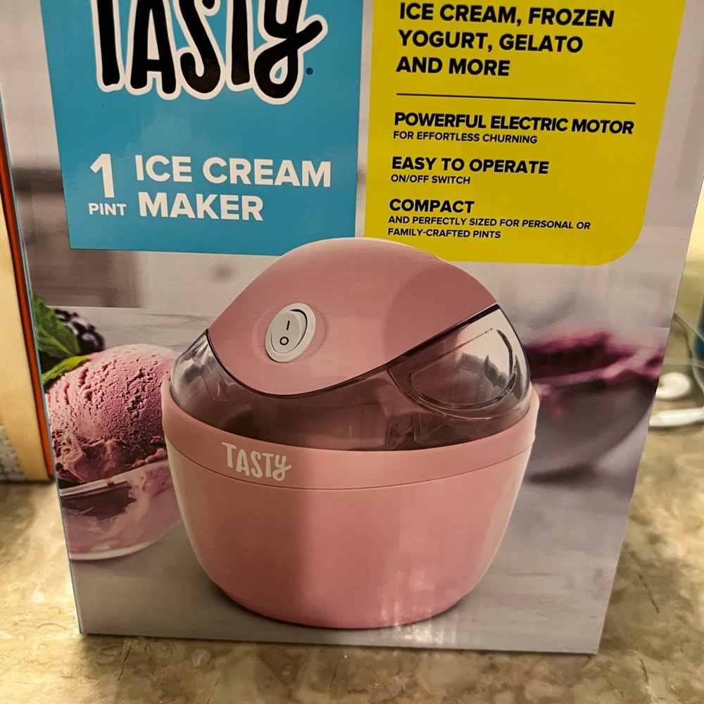 Tasty Pink Ice Cream Maker